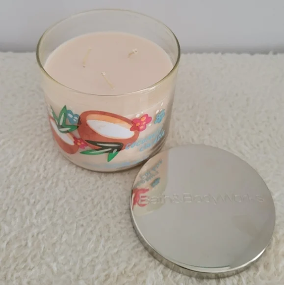 ⭕️SOLD⭕Bath & Body Works Sleigh Rides Snuggles Country Apple Mist Coconut Candle - Picture 8 of 8